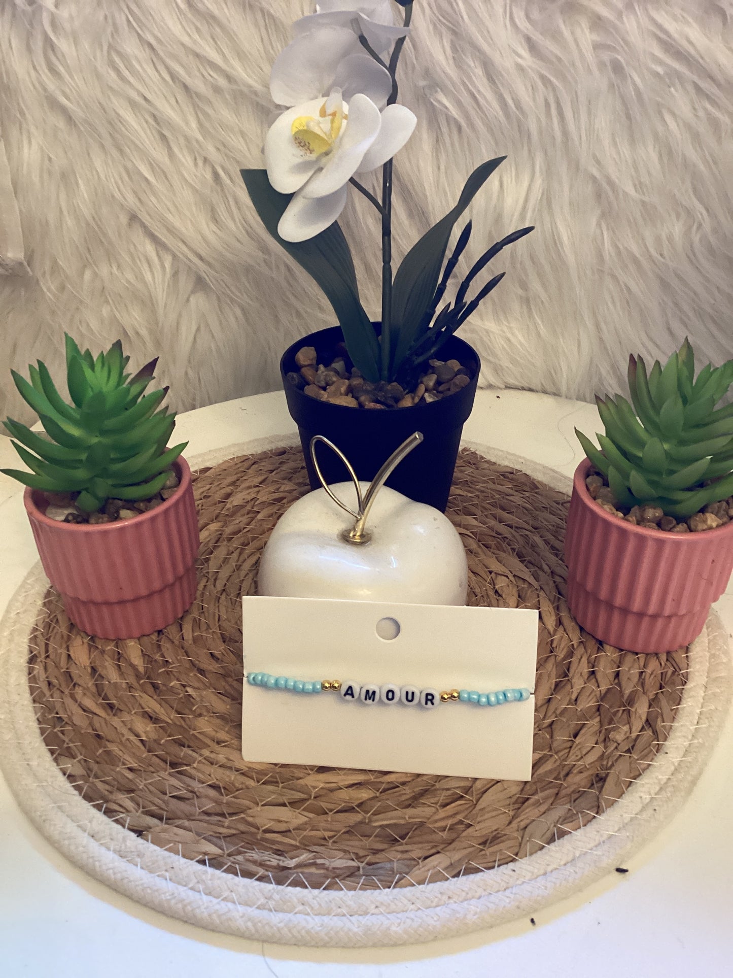 Bracelet petite perle marquer AMOUR