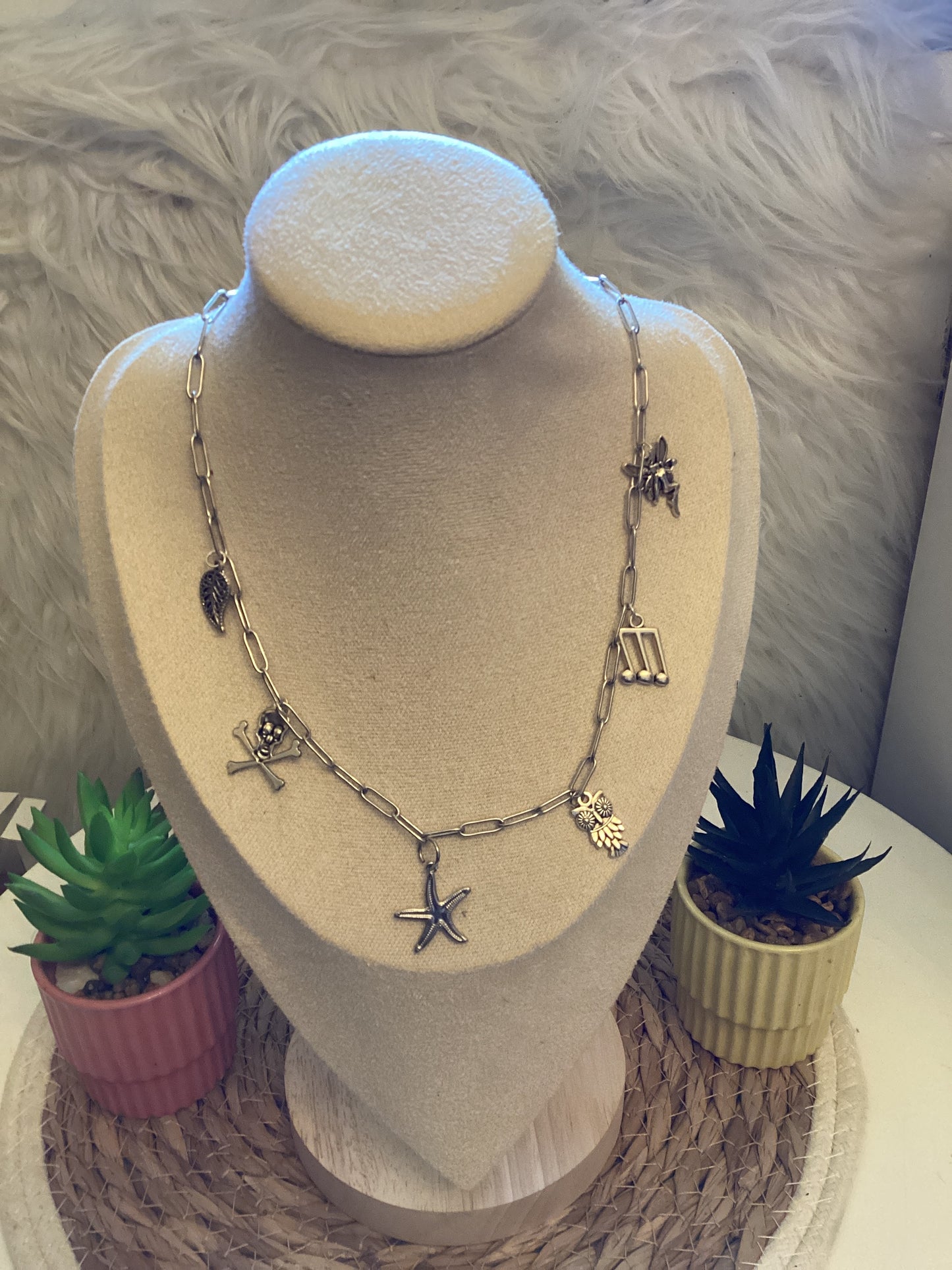 Collier avec breloques argenté Céline