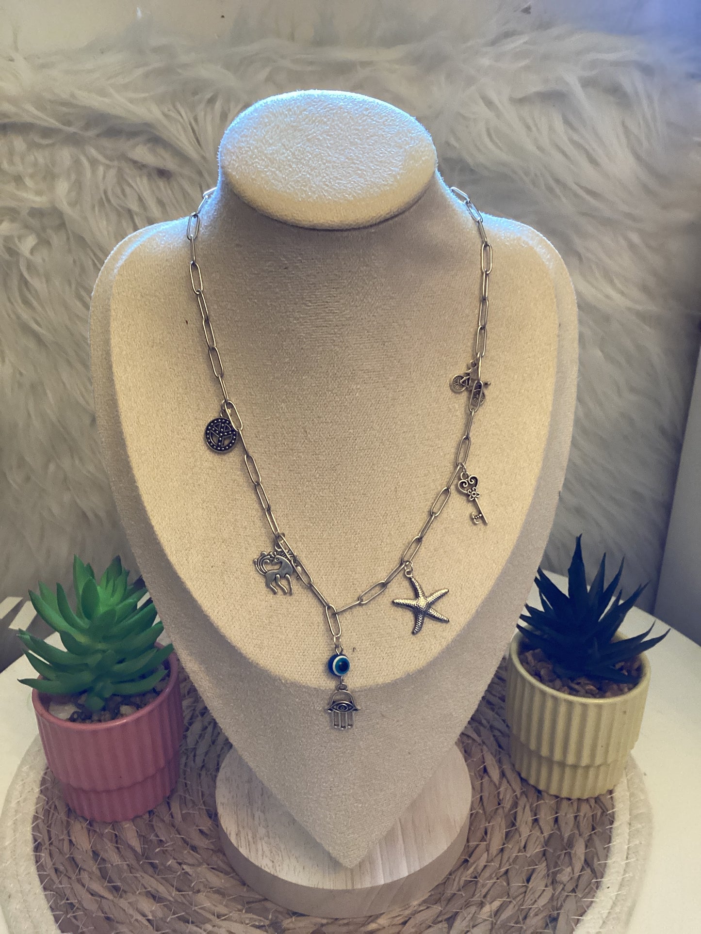 Collier avec breloques stef