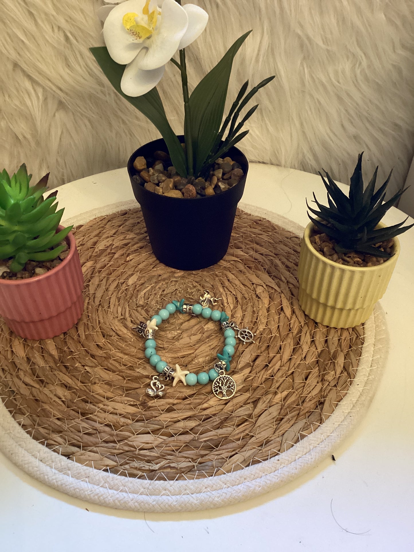 Bracelet perles avec des breloques