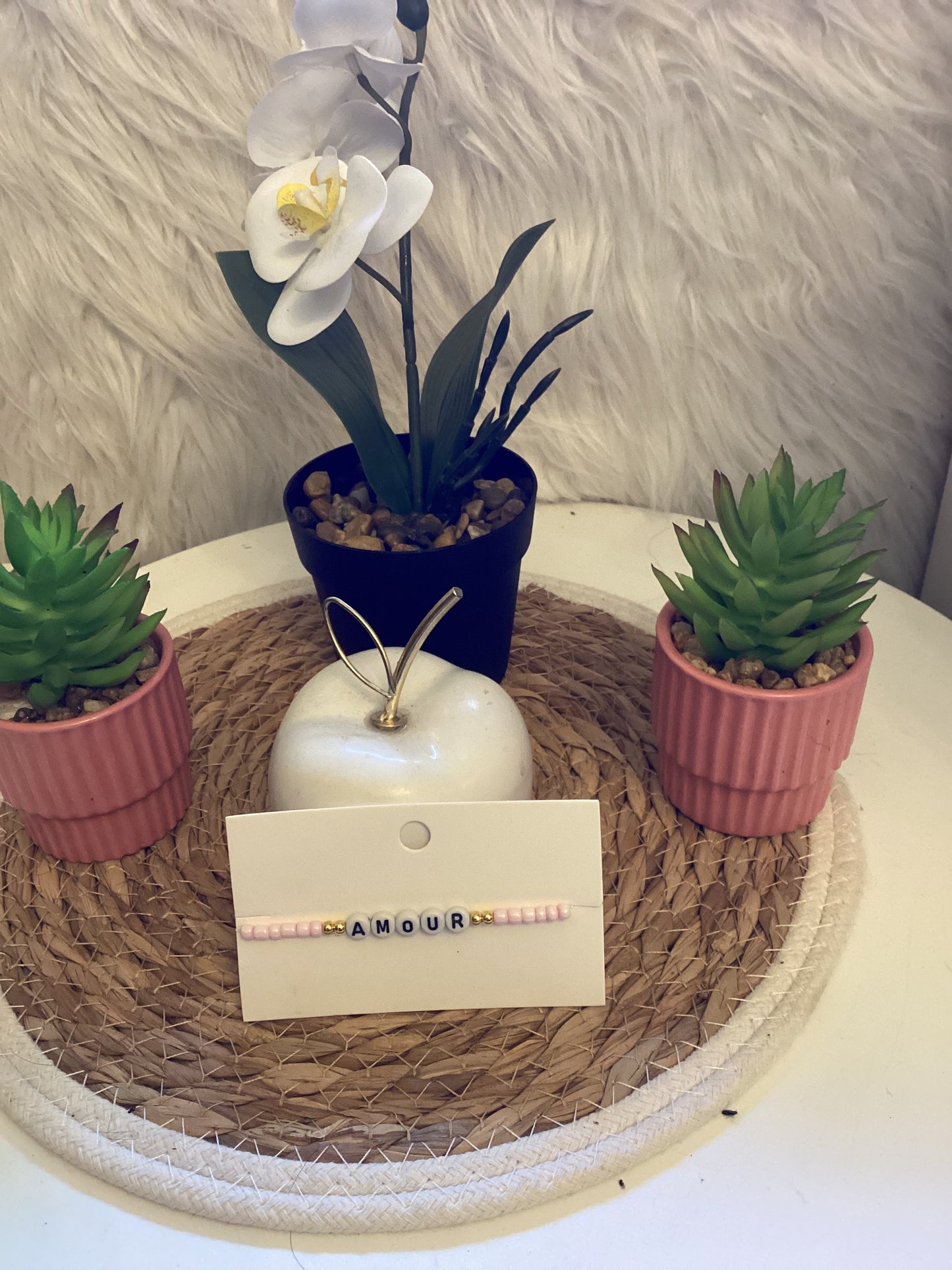 Bracelet petite perle marquer AMOUR