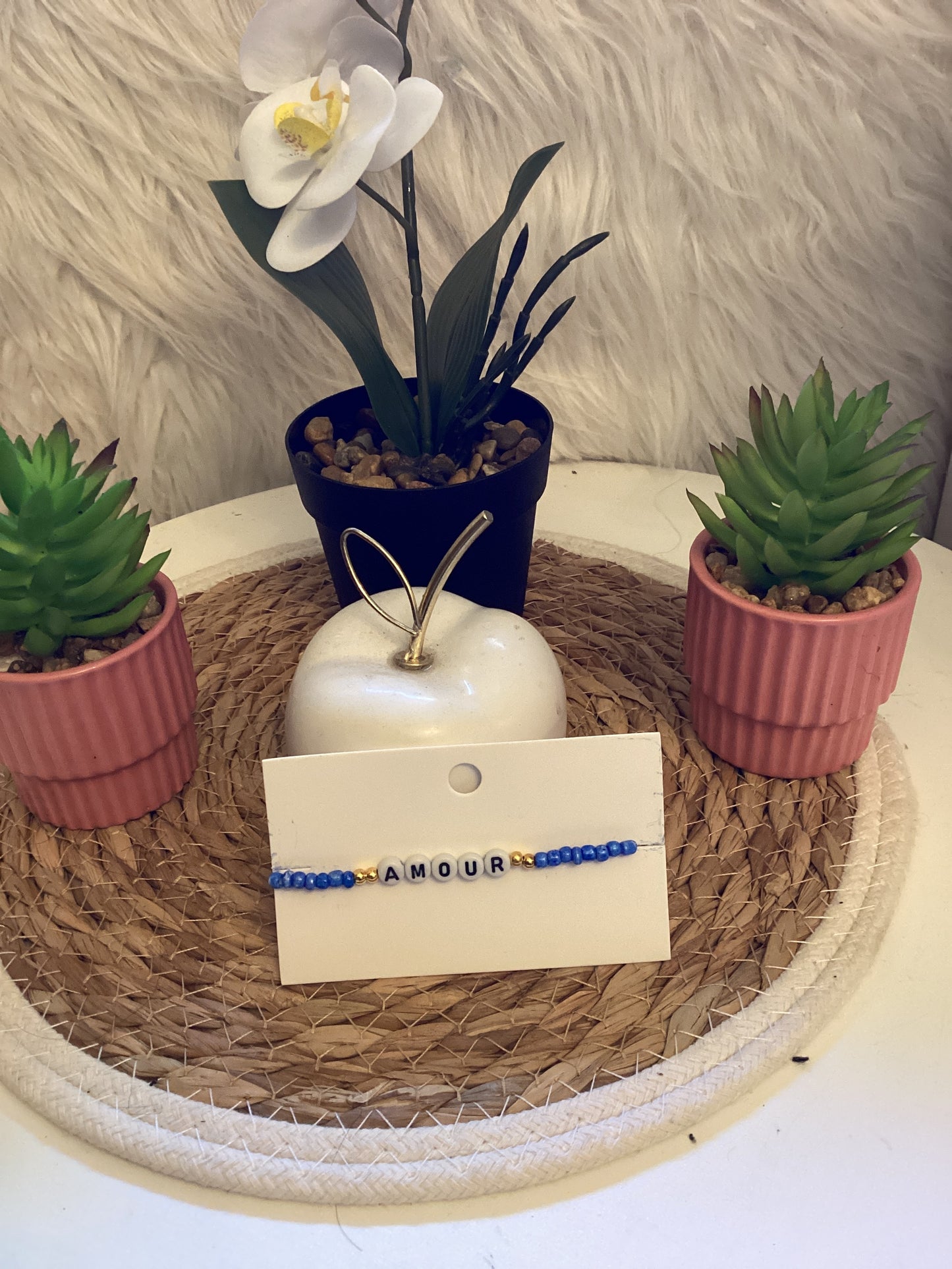 Bracelet petite perle marquer AMOUR