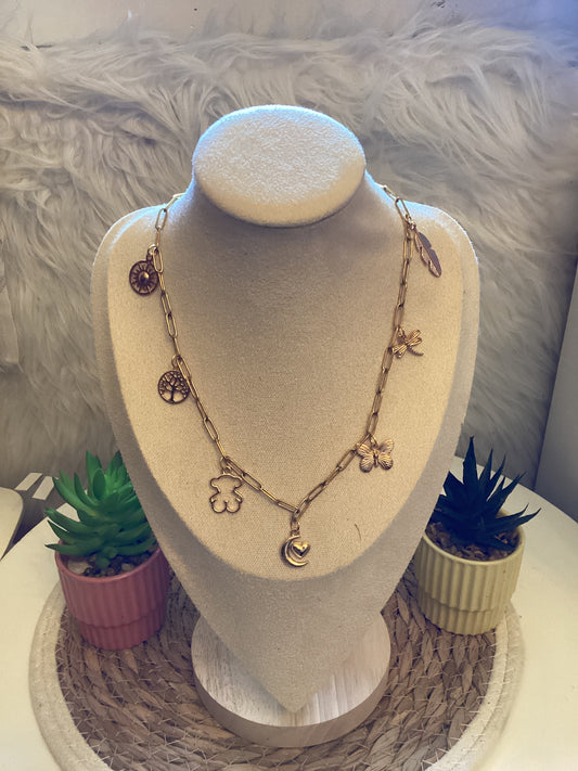 Collier avec breloques doré  lia