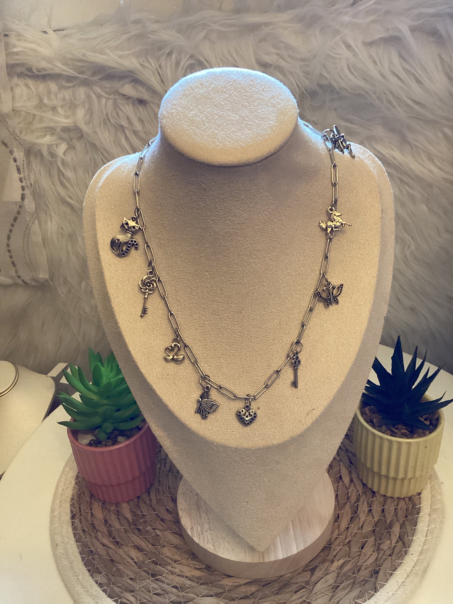 Collier avec breloques argenté Lina