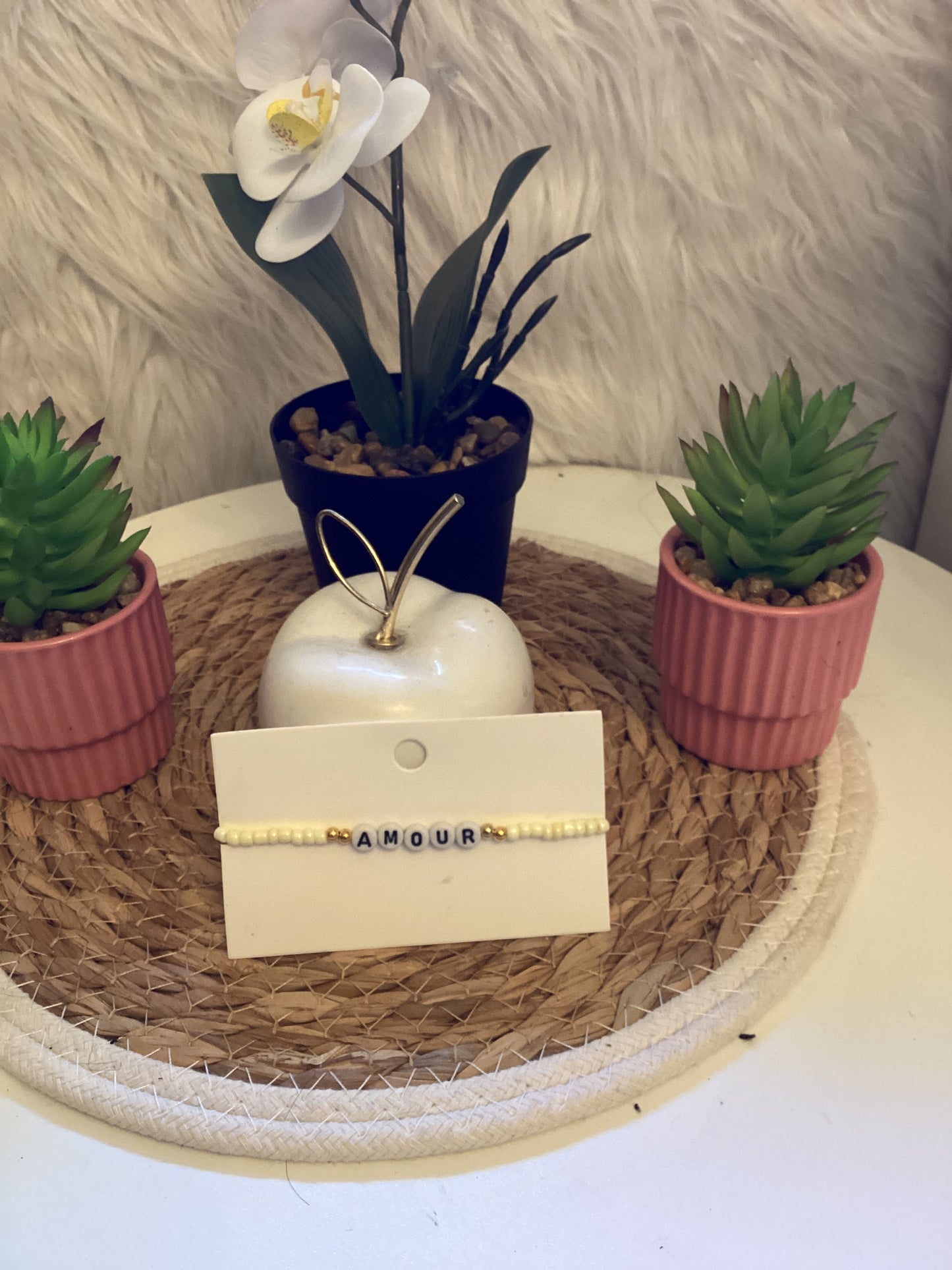 Bracelet petite perle marquer AMOUR