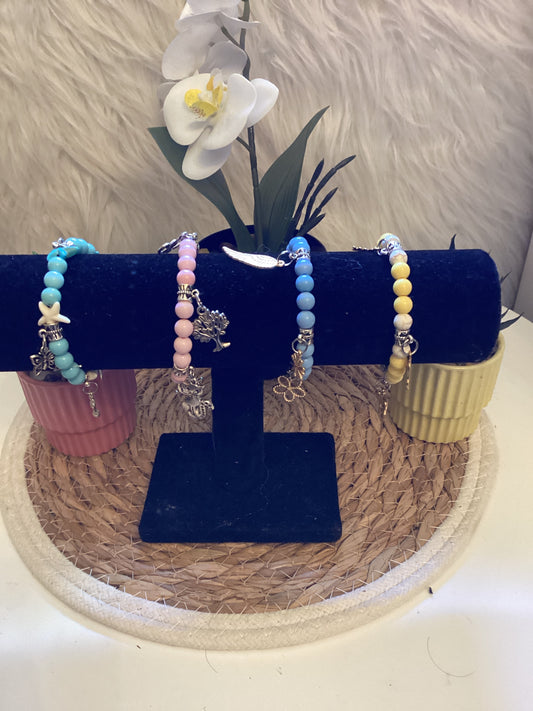 Bracelet perles avec des breloques